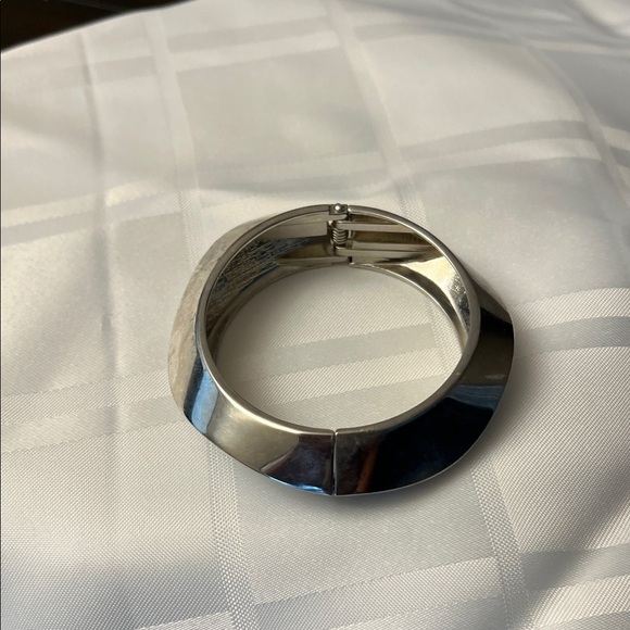 3 Silver colored Bracelets - Picture 8 of 13